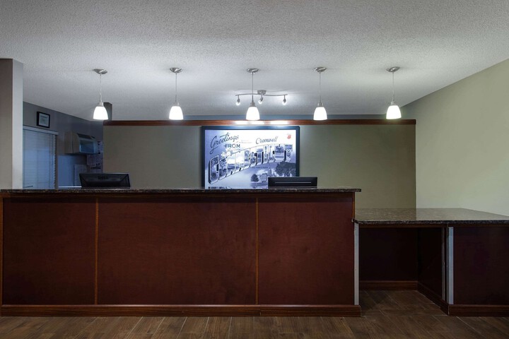 Super 8 by Wyndham Cromwell / Middletown