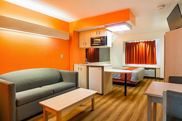 Motel 6 Sycamore IL