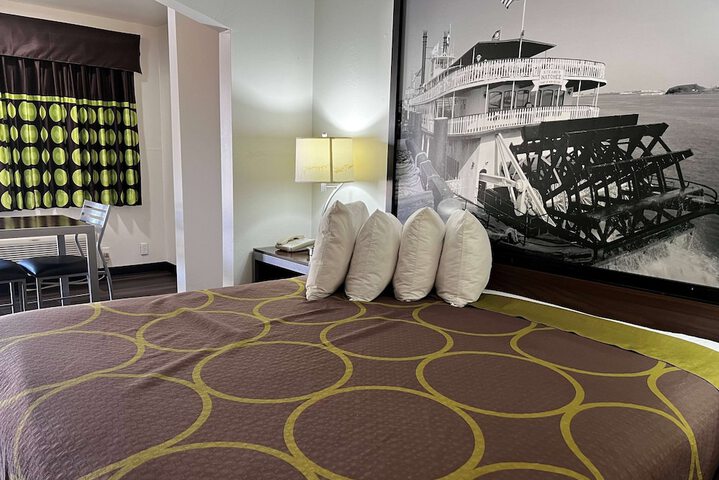 Room 30 of 68