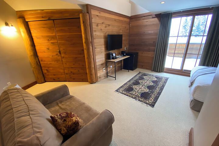 Room 8 of 28