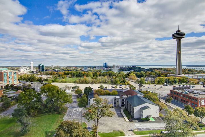 DoubleTree Fallsview Resort & Spa by Hilton Niagara Falls