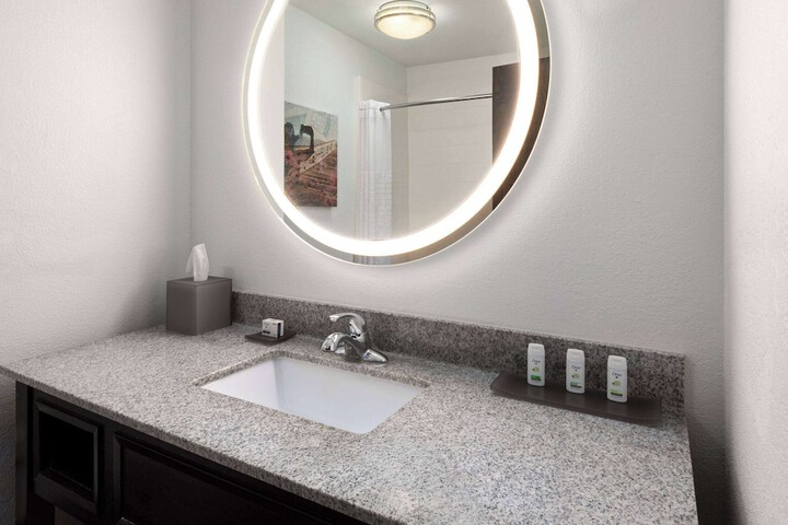 La Quinta Inn & Suites by Wyndham Meridian