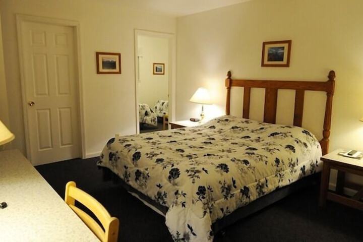 Room 6 of 7