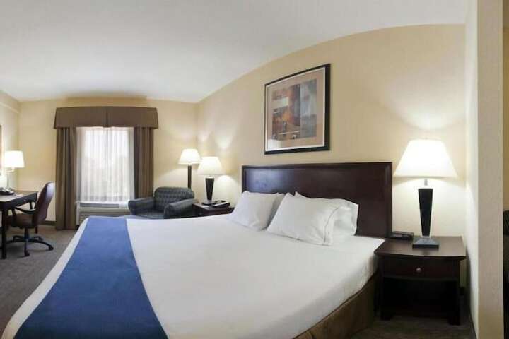 Room 32 of 51