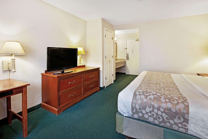 Room 19 of 36