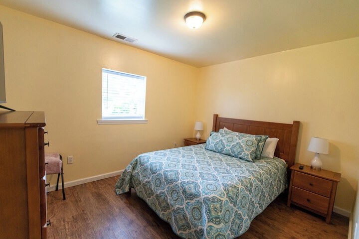Room 32 of 76