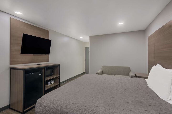 Room 13 of 30