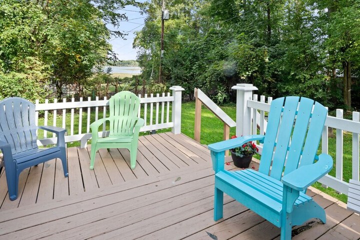 Cozy Colchester Cabin near Lake by RedAwning