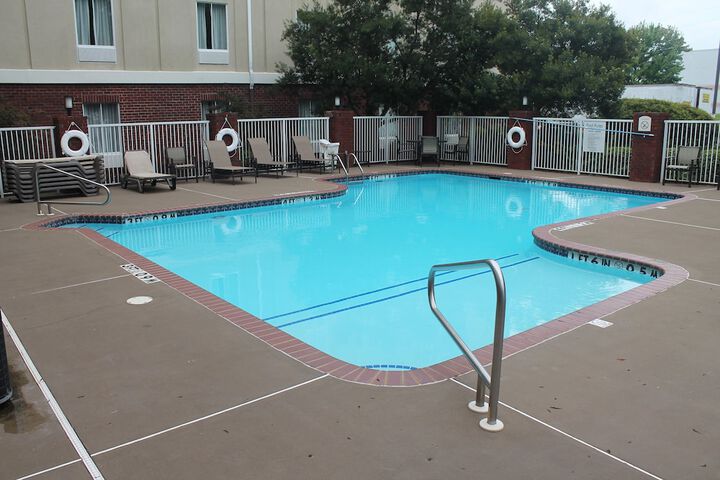 Holiday Inn Express & Suites Starkville by IHG