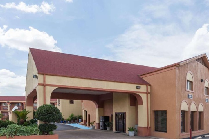 Super 8 by Wyndham Athens TX
