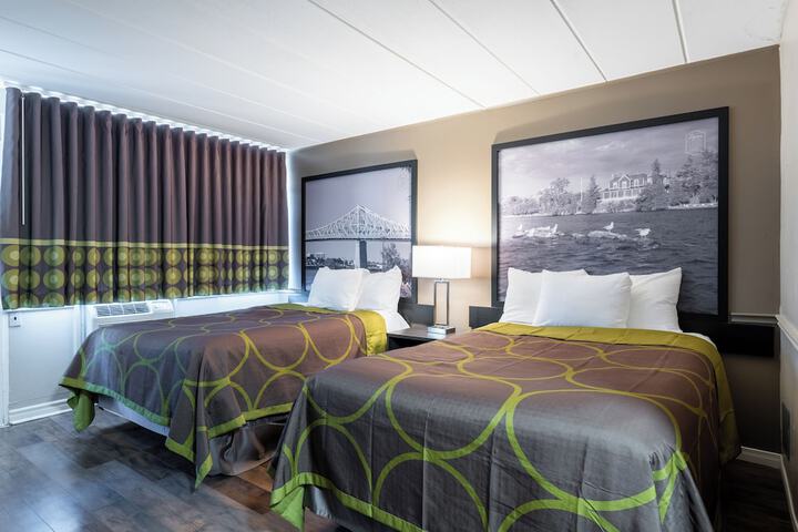 Super 8 by Wyndham Gananoque / Country Squire Resort