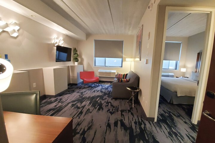Room 26 of 61