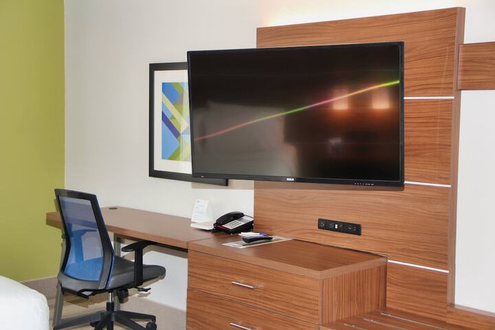 Holiday Inn Express & Suites Douglas by IHG