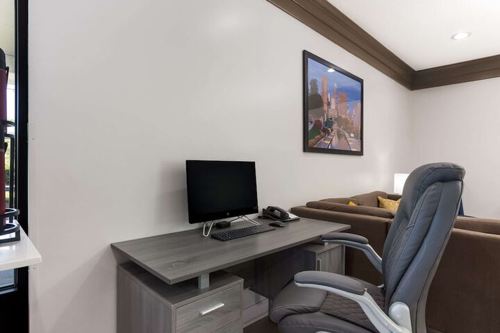 Business Center 39 of 40