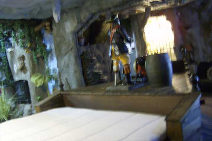 Room 9 of 38