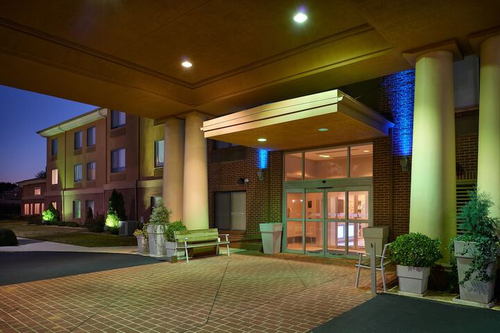 Holiday Inn Express & Suites Oxford by IHG