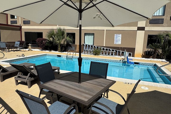Pool 11 of 29