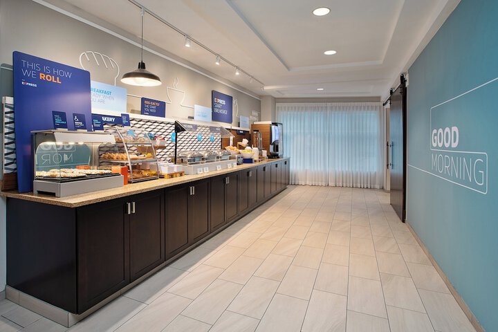 Holiday Inn Express Hotel & Suites Grand Rapids-North by IHG