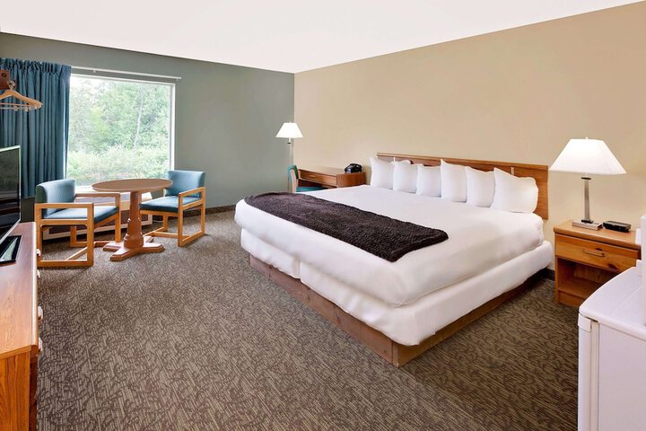 Days Inn by Wyndham Cadillac