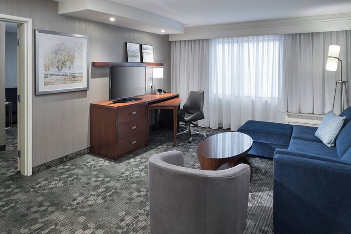 Courtyard by Marriott West Orange