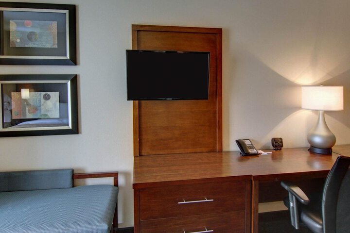 Room 17 of 27