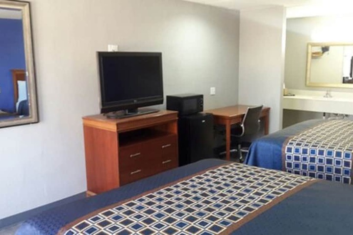 Room 13 of 32