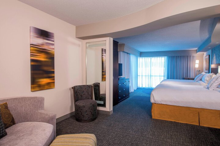 Room 21 of 38