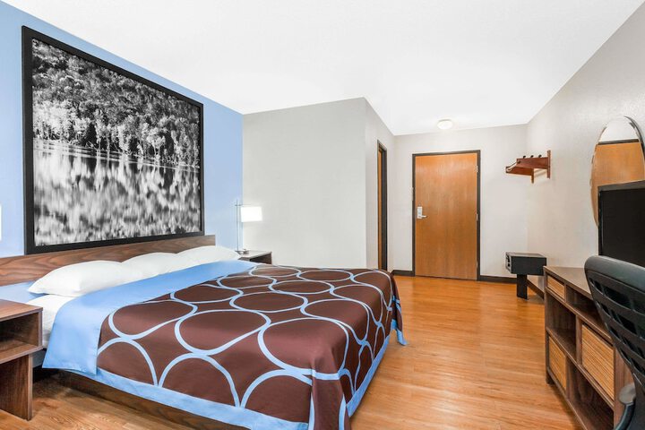 Super 8 by Wyndham Oneonta / Cooperstown