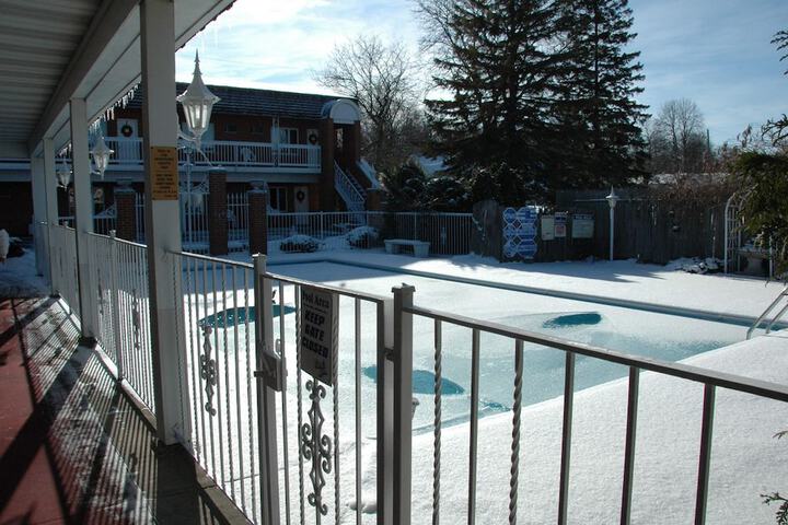 Lockport Inn & Suites