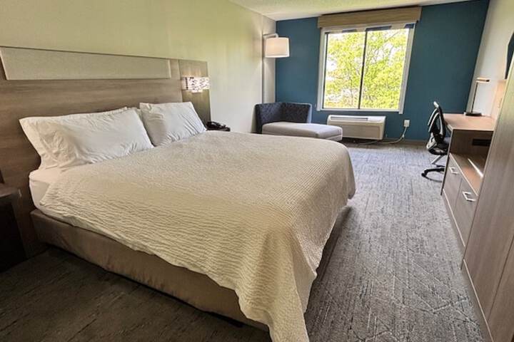 Holiday Inn Express Hotels and Suites Dayton North Tipp City by IHG