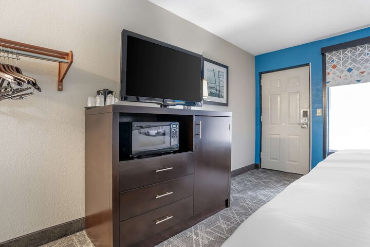 Room 15 of 27