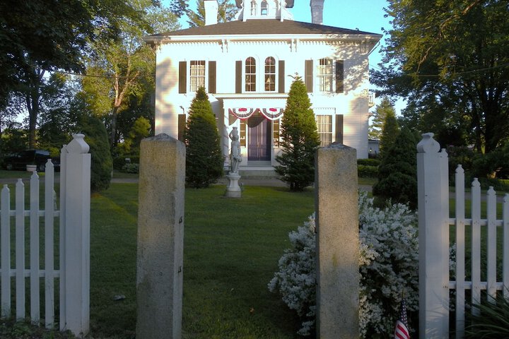 Homeport Inn and Tavern