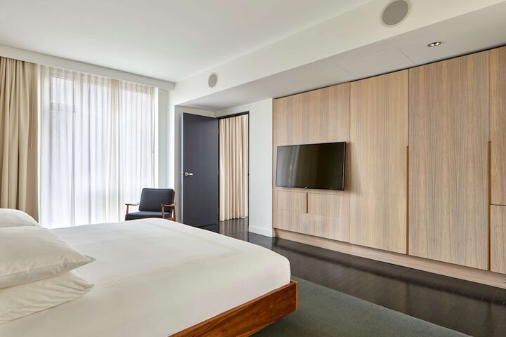 Room 51 of 86