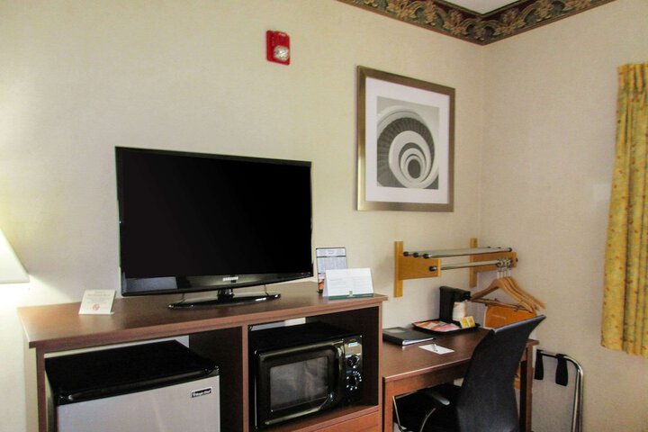 Room 9 of 17