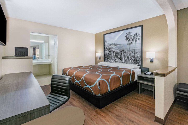 Room 5 of 26