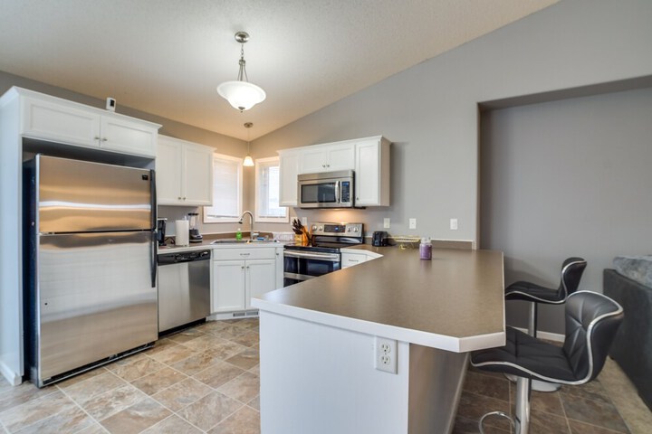 Pet-friendly North Dakota Escape w / Fenced-in Yard