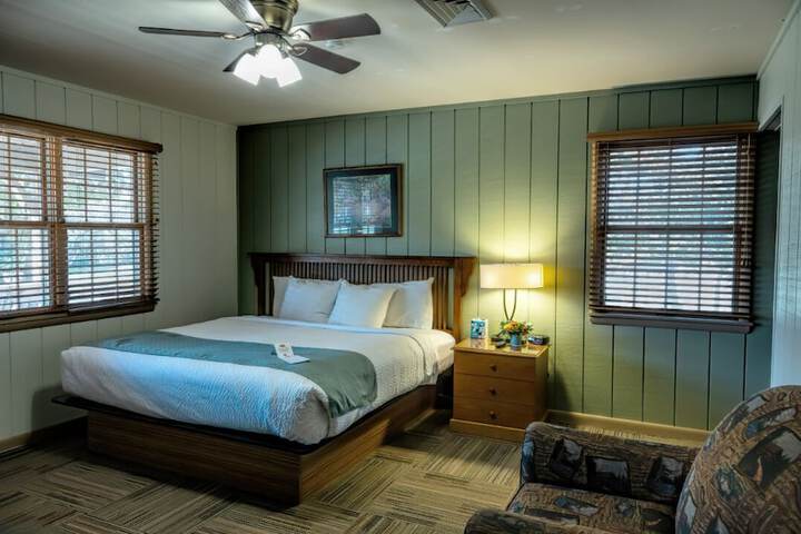 Room 6 of 9