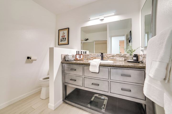 Issaquah Retreat Near Lake Sammamish State Park!