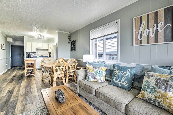 Cozy Ocean Isle Beach Condo Steps to the Beach!