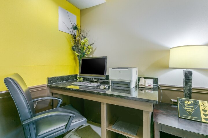 Business Center 39 of 39