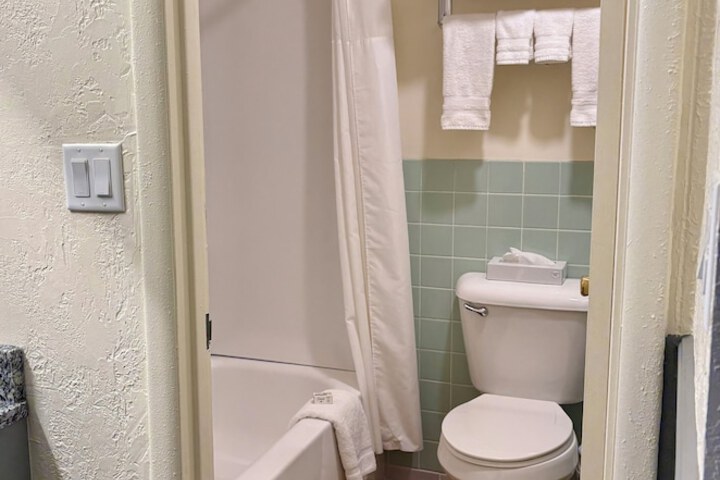 Americas Best Value Inn Wall