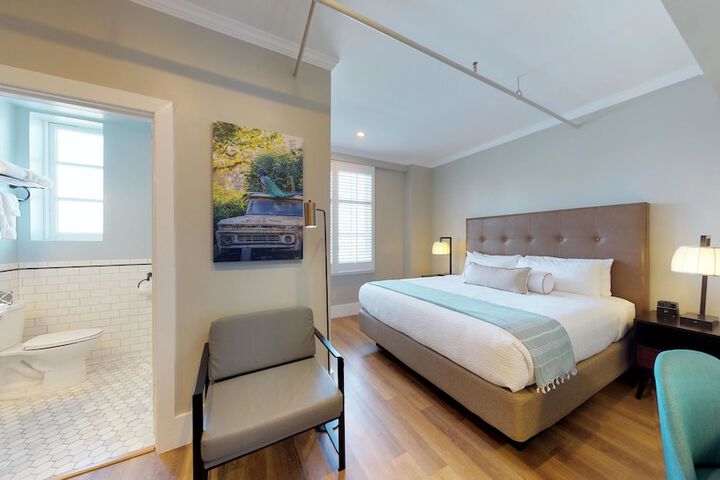 Room 35 of 104
