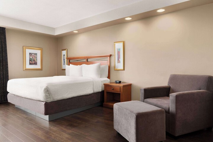 Room 32 of 67