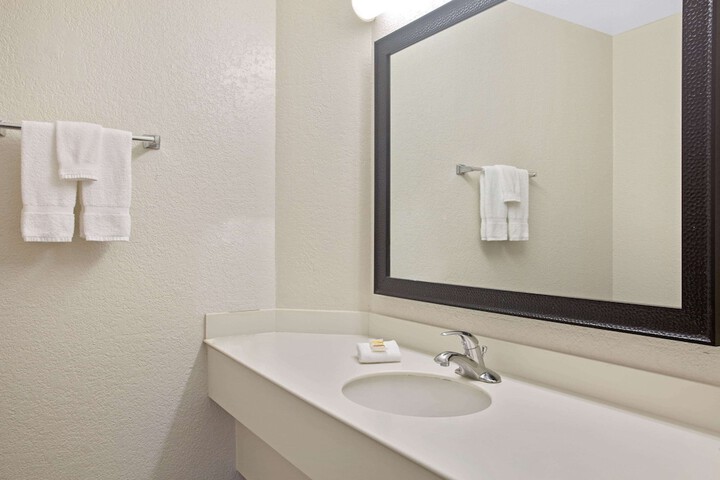 Room 35 of 63