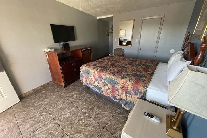 Room 16 of 16