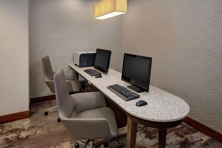 Business Center 24 of 25