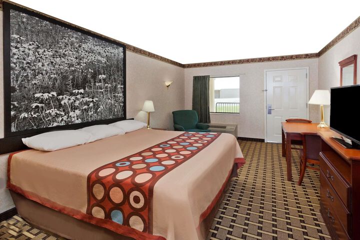 Room 10 of 15
