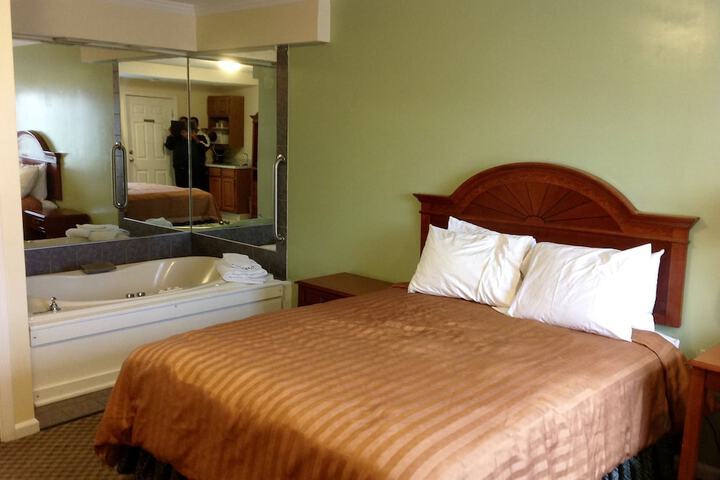 Room 22 of 38