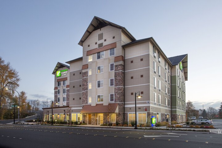 Holiday Inn Express & Suites Seattle South - Tukwila by IHG