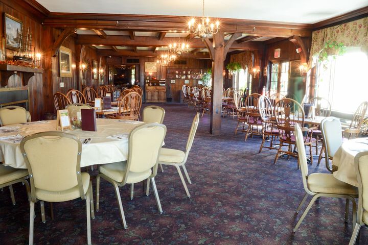 Dining 41 of 49
